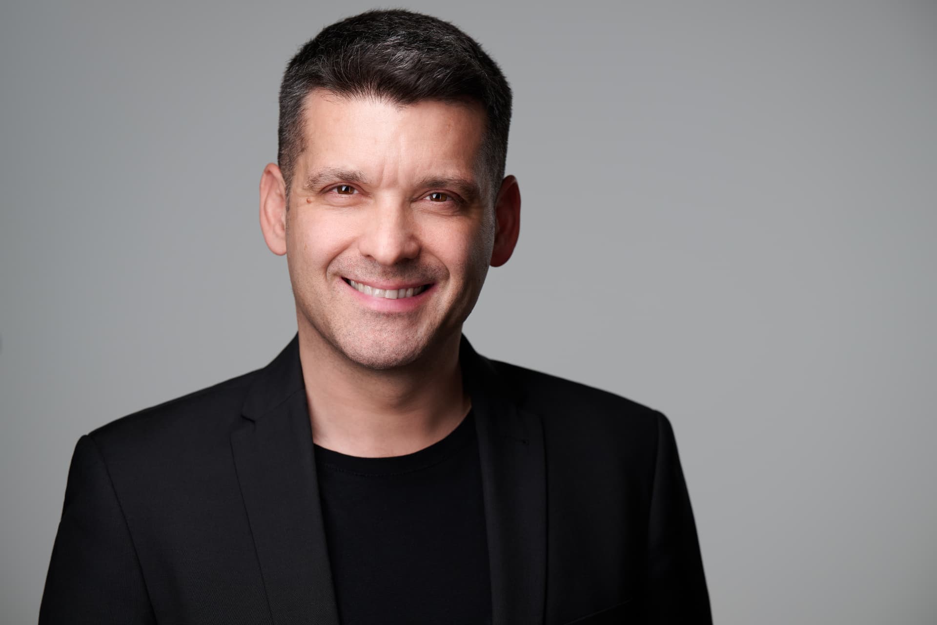 Portrait de Sébastien Walter, expert immobilier chez Moovin Budapest